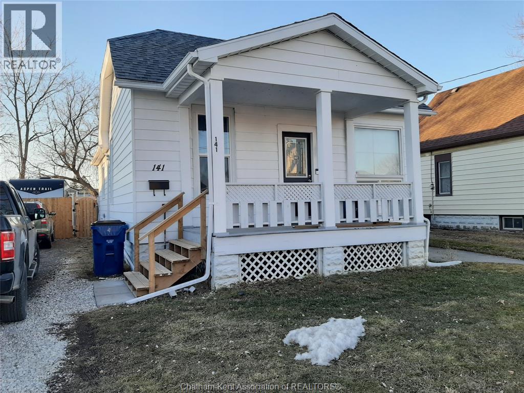 Photo 1 of 12 — 141 EDGAR STREET, Chatham, ON N7M1V6