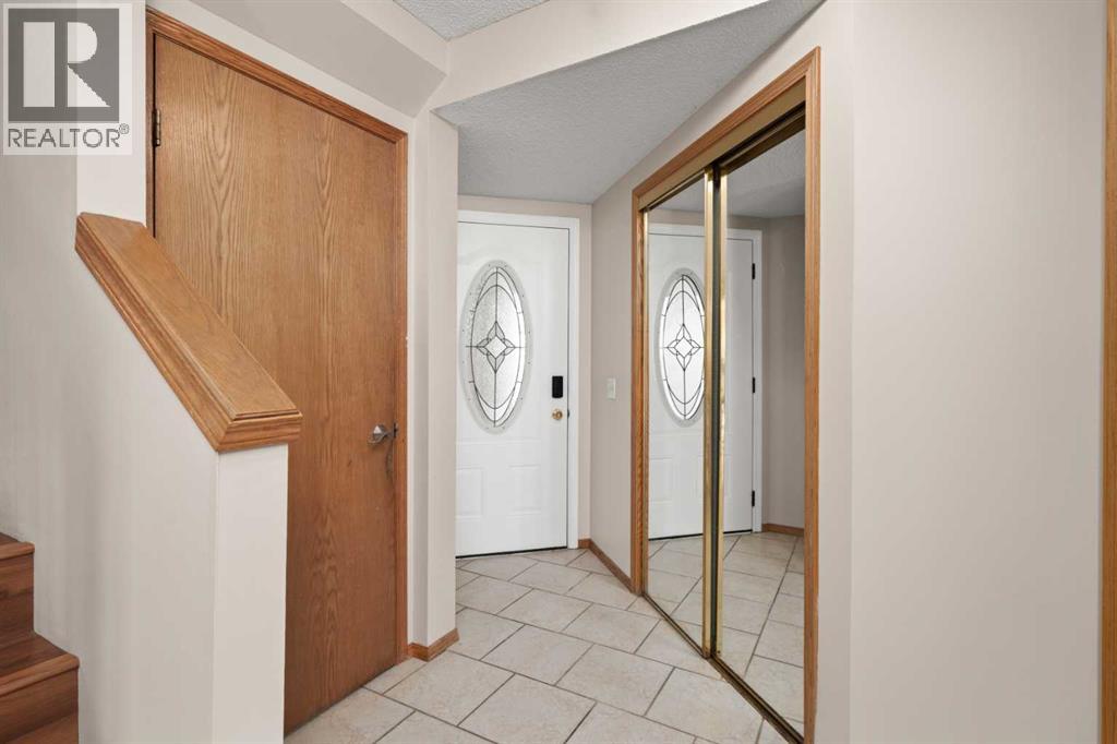 24 Riverside Crescent SE