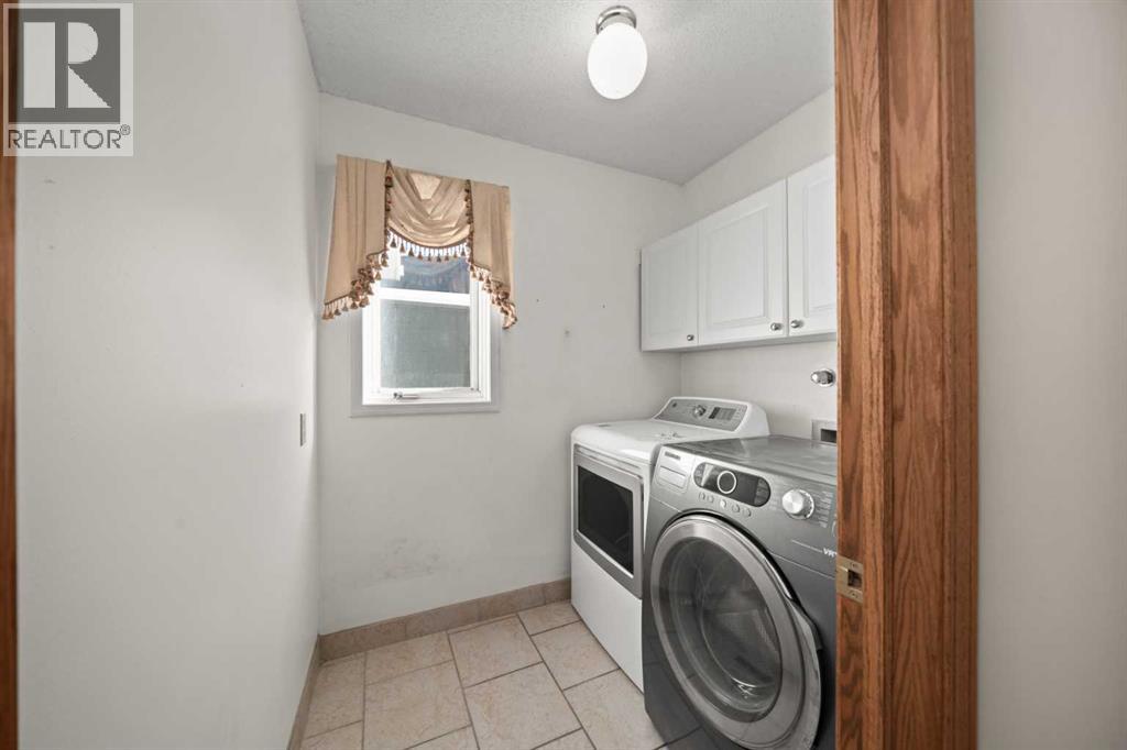 24 Riverside Crescent SE