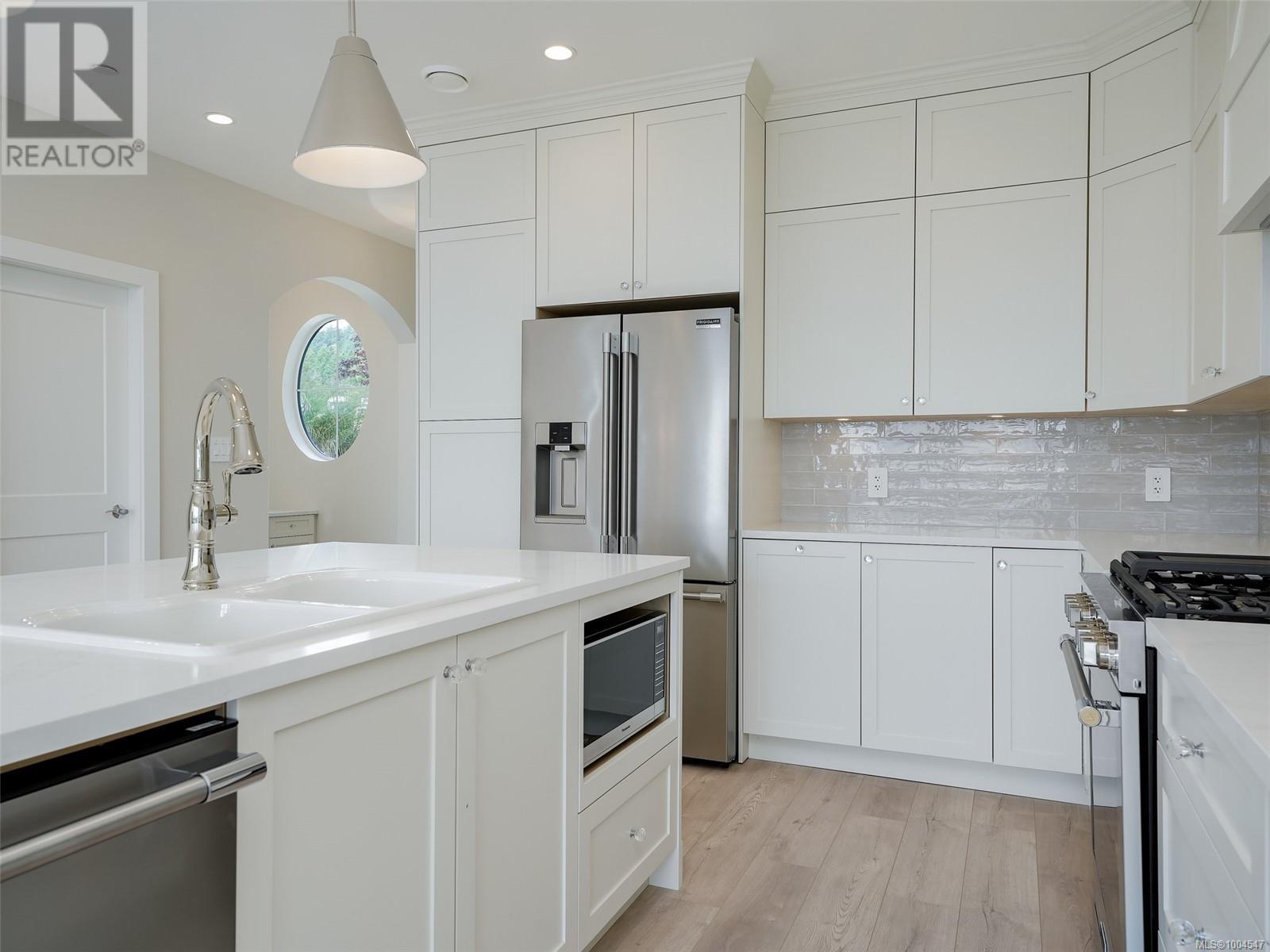 2285 Hudson Terr