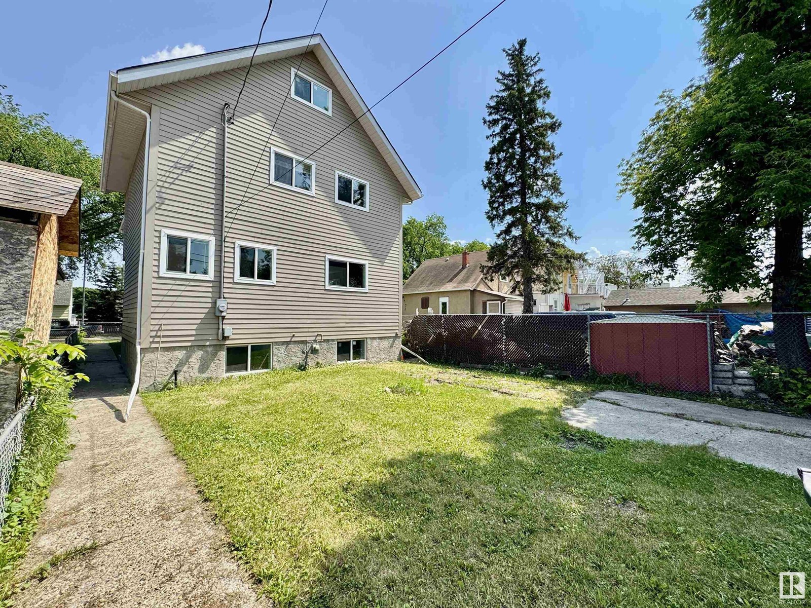 11528 85 ST NW