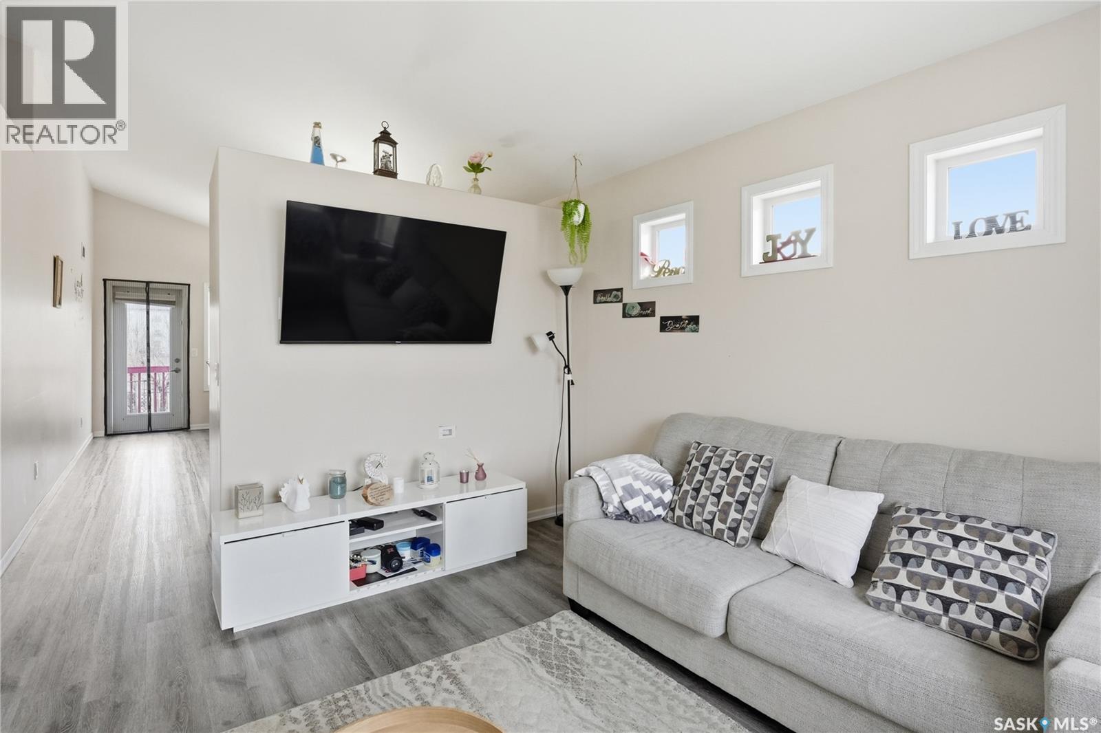 102 Whalley CRESCENT