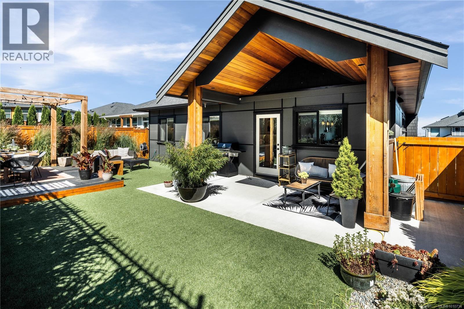 2367 Azurite Cres