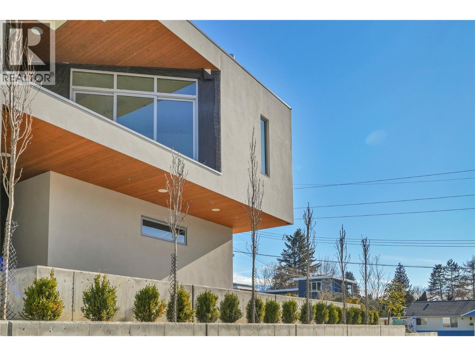 765 Westminster Avenue E