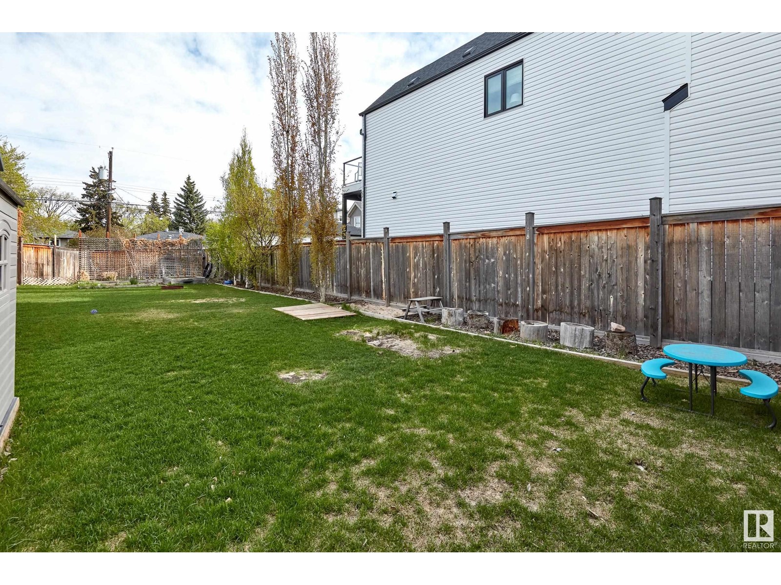 9124 78 AV NW