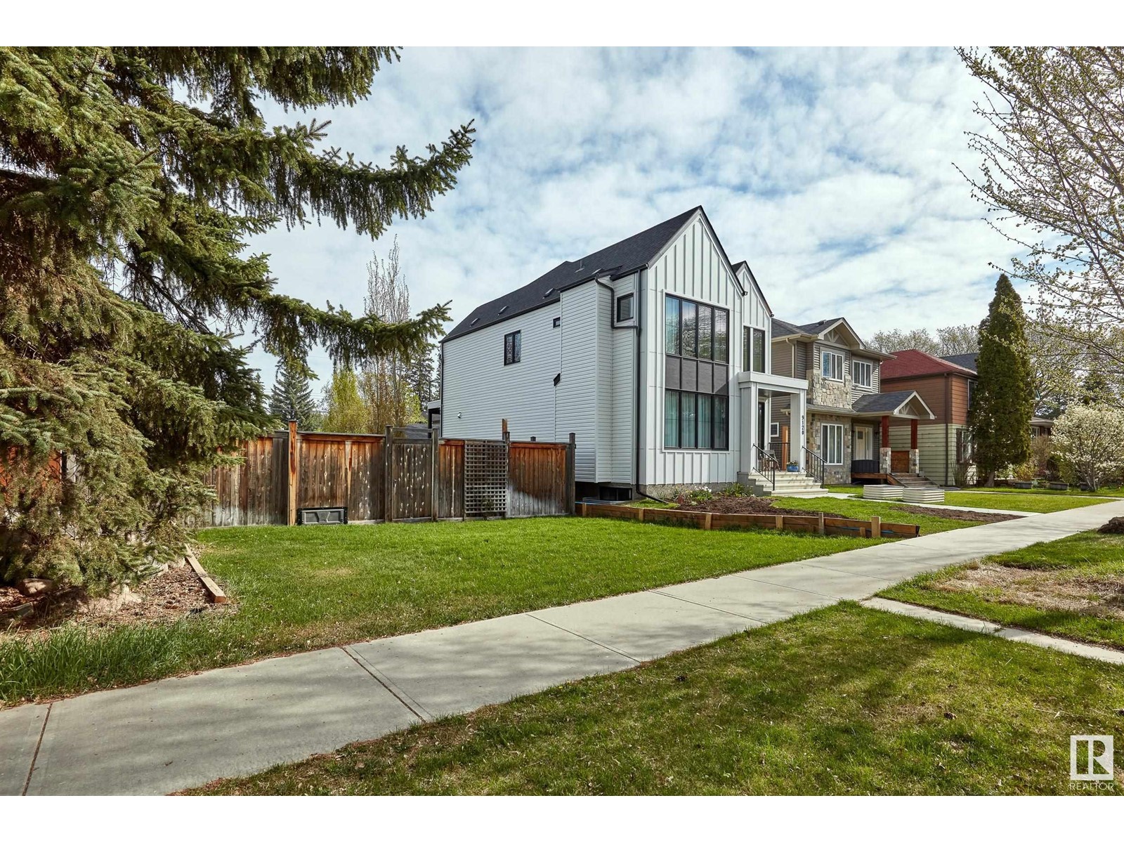 9124 78 AV NW