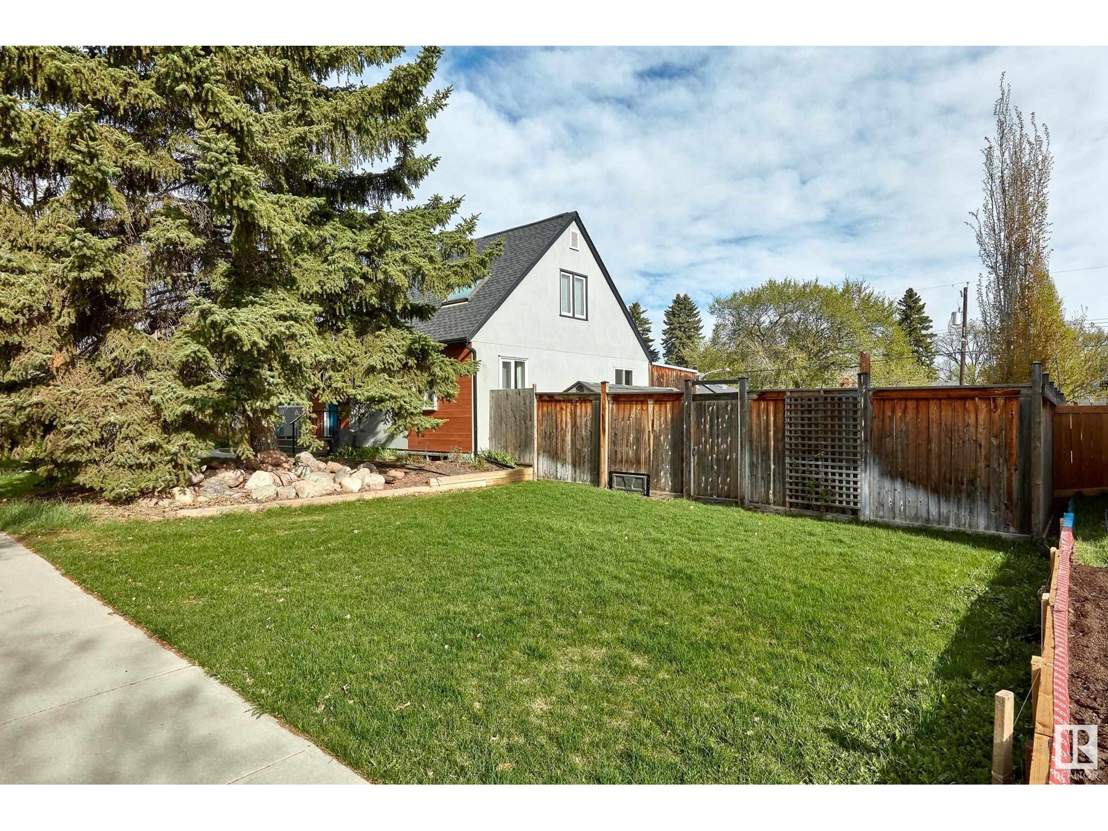 9124 78 AV NW