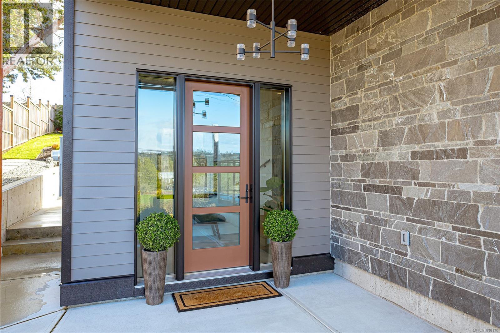 6575 Central Saanich Rd