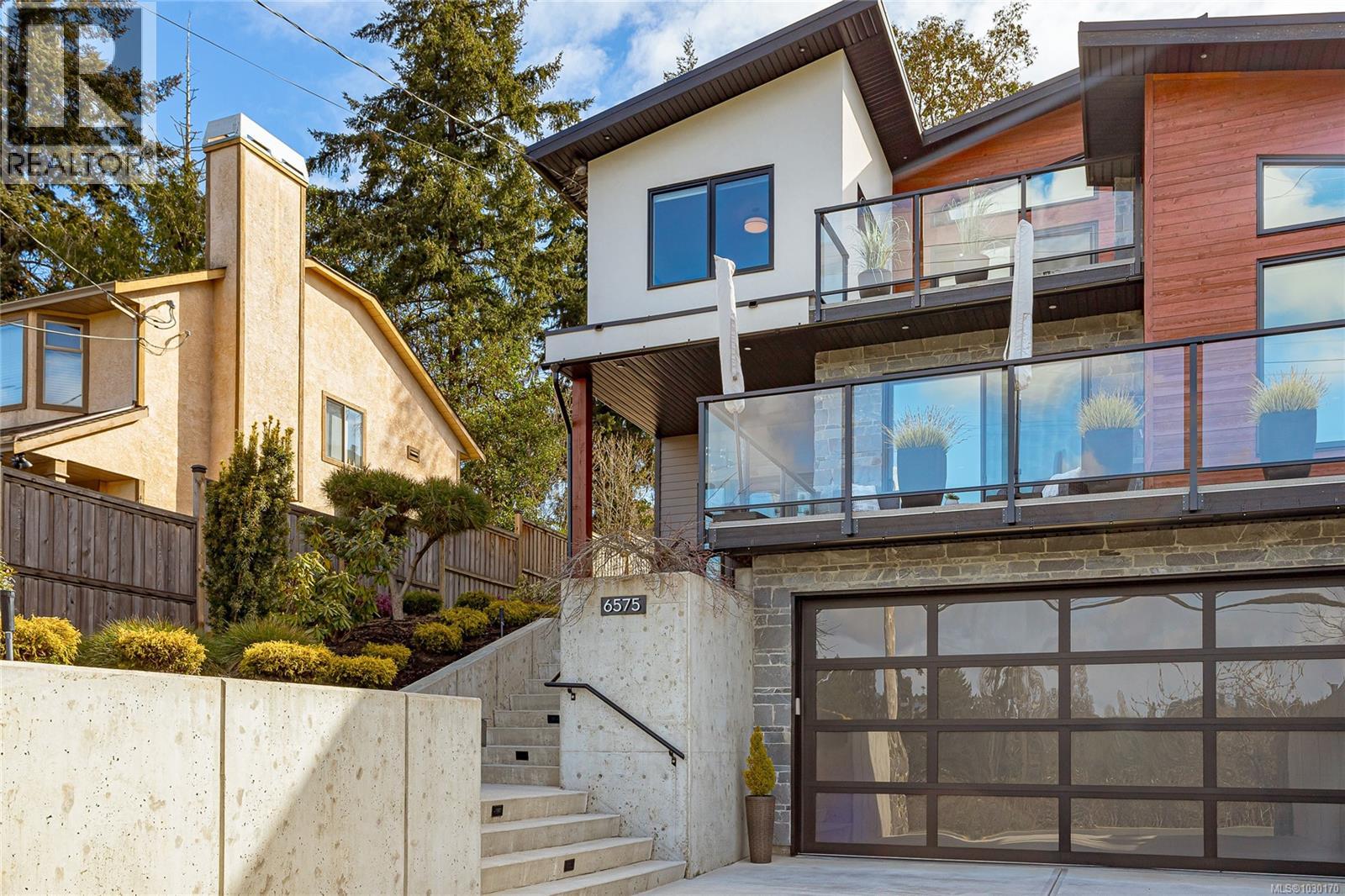 6575 Central Saanich Rd