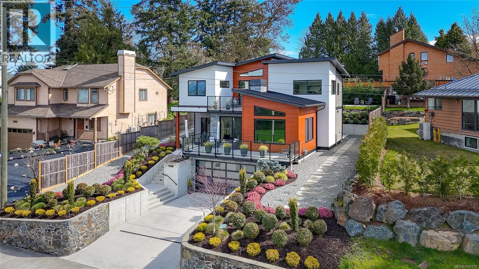 6575 Central Saanich Rd