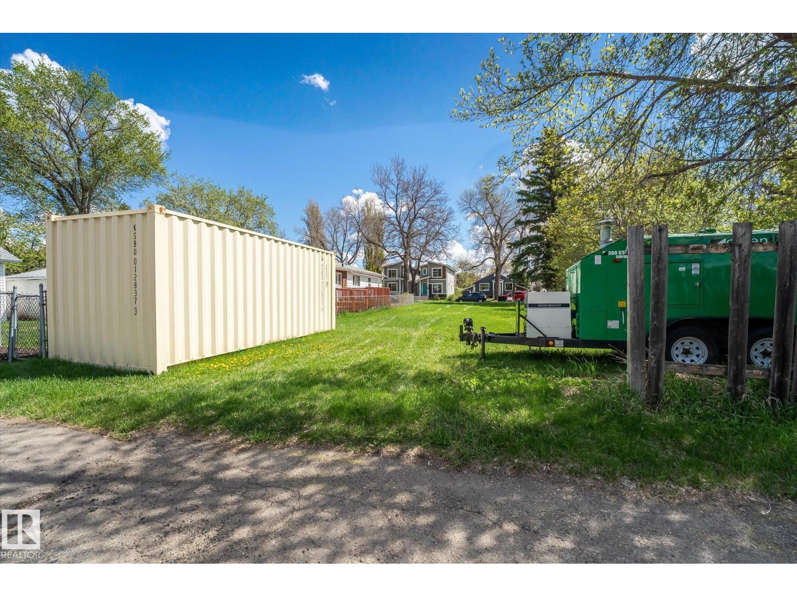 12122 45 ST NW
