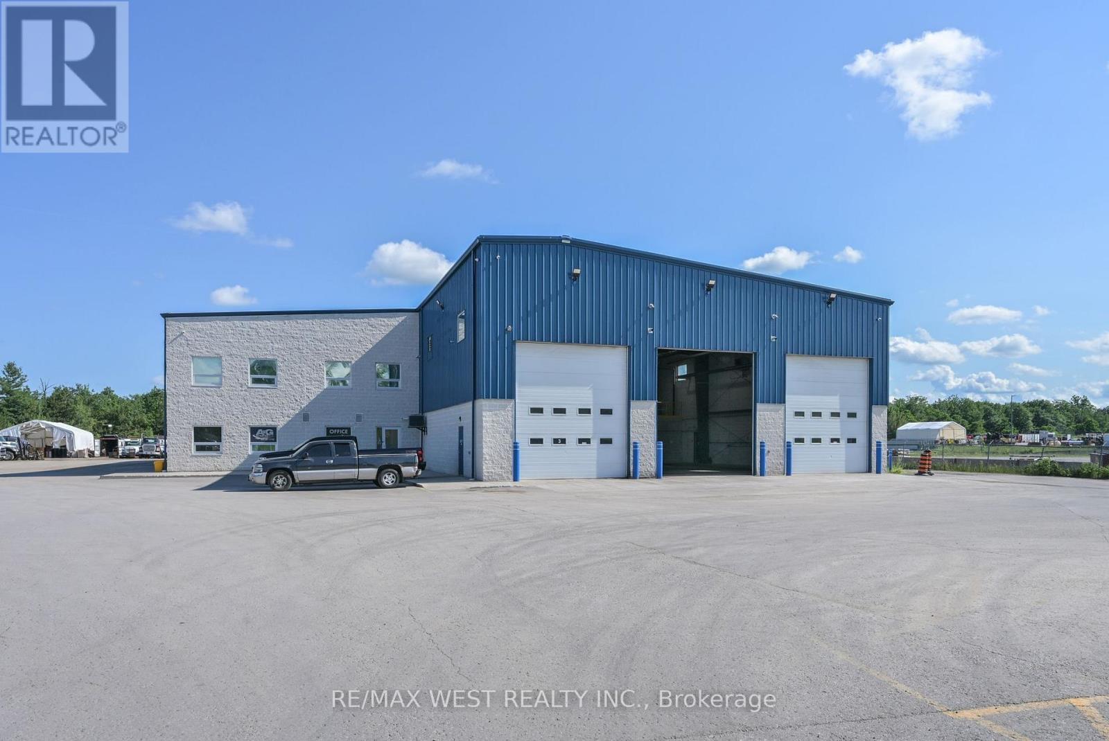 Photo 1 of 35 — 21 BERTRAM INDUSTRIAL PARKWAY, Springwater (Midhurst), ON L9X1L1