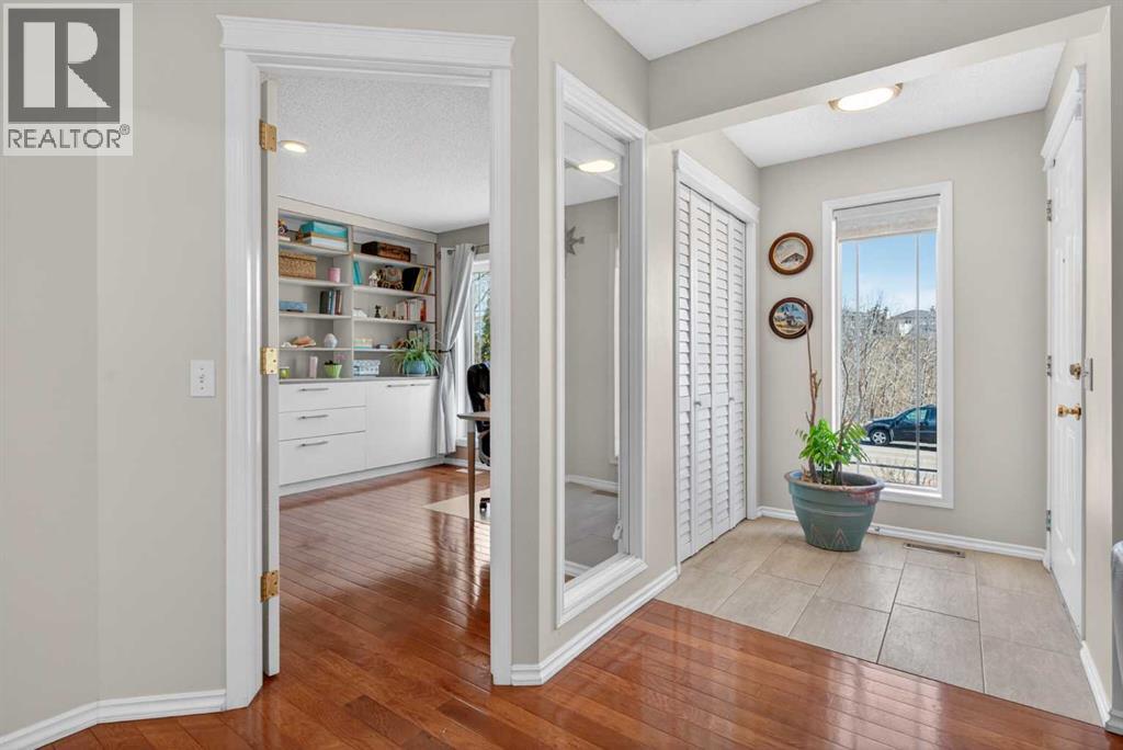 97 Tuscany Valley View NW