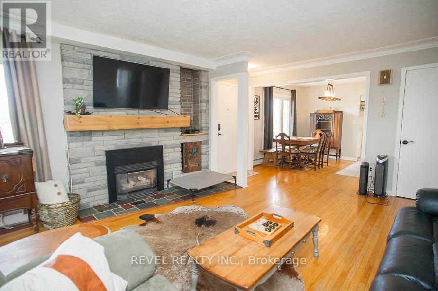 1039 ST. JOHN'S ROAD W