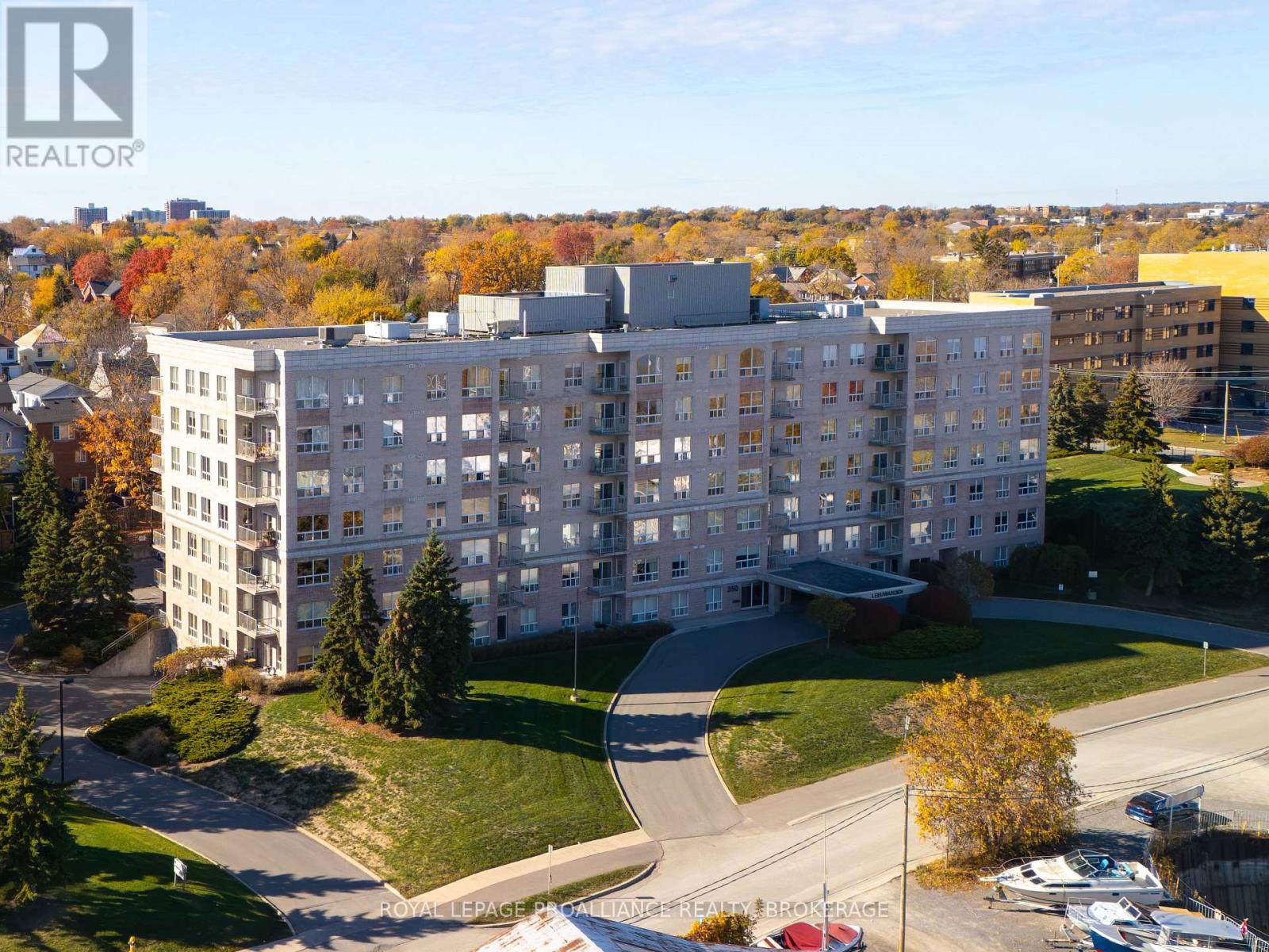 205 - 350 WELLINGTON STREET