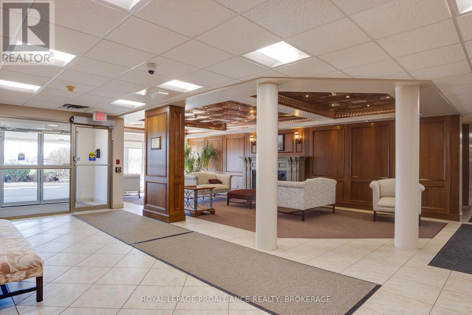 205 - 350 WELLINGTON STREET