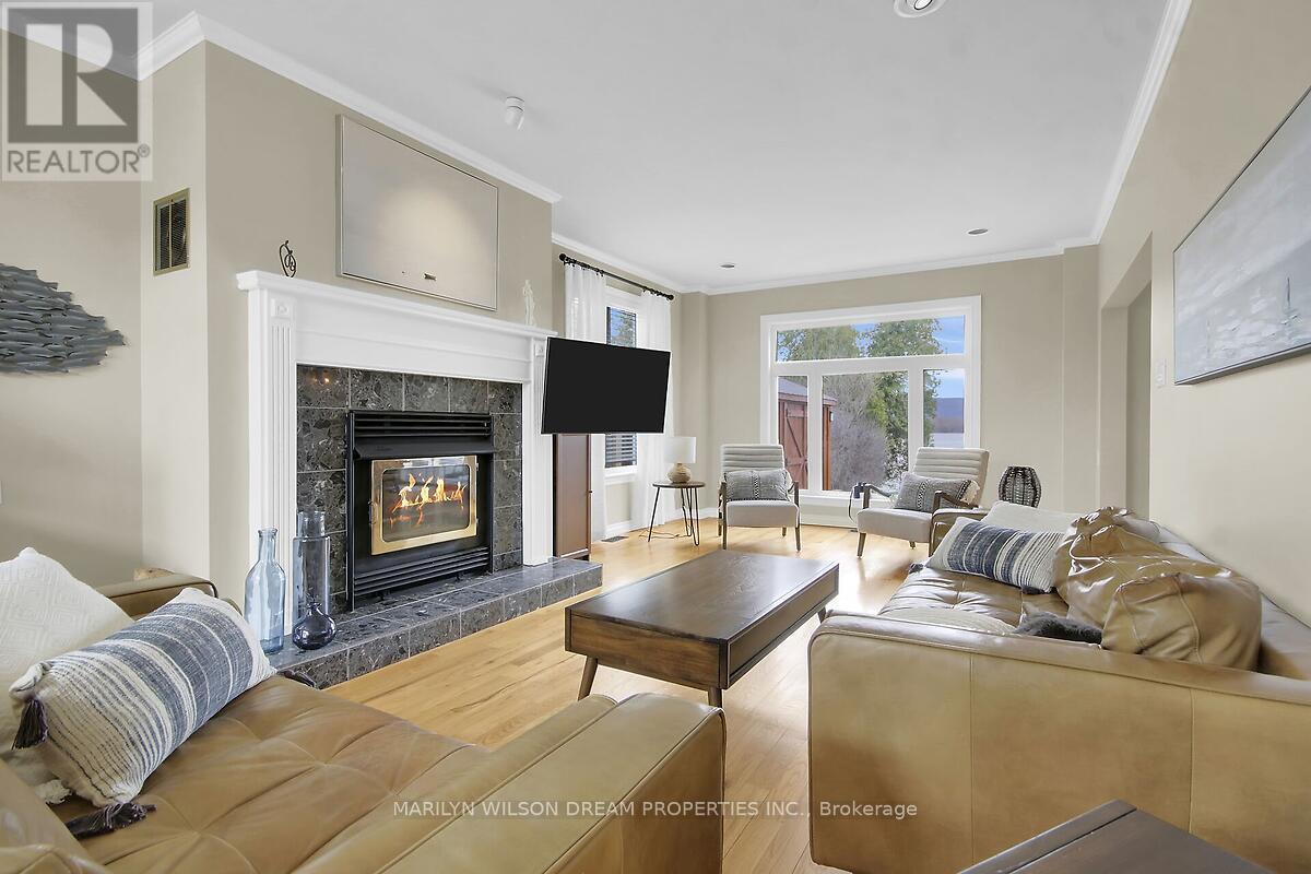 3276 BARLOW CRESCENT