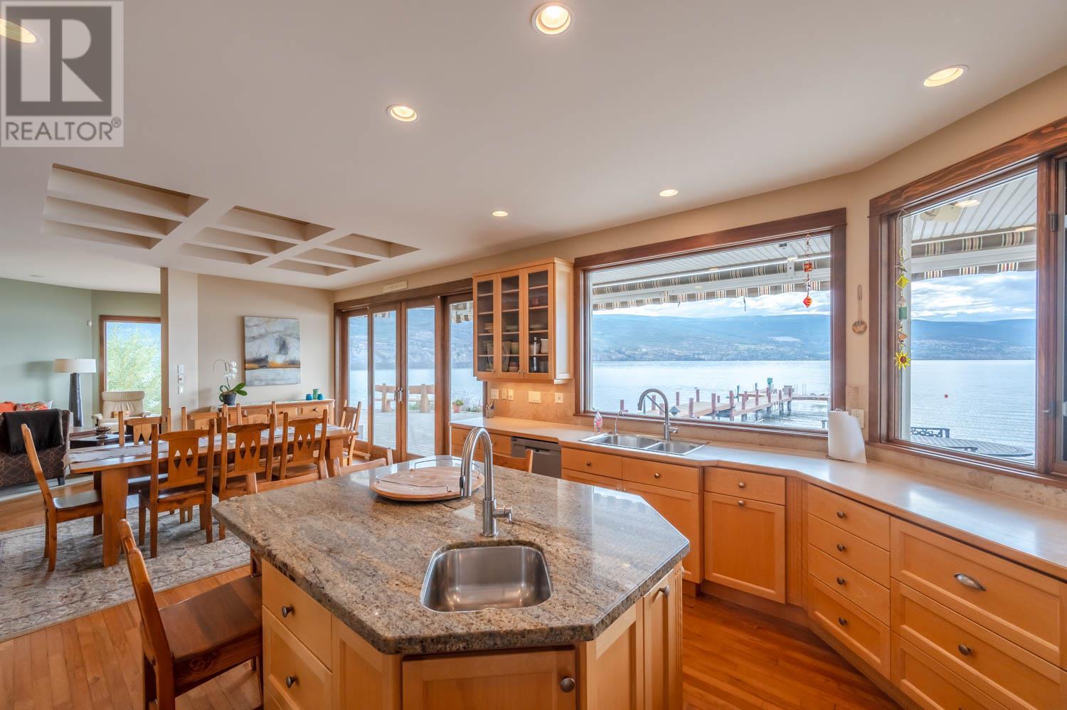 17019 Lakeshore Drive N