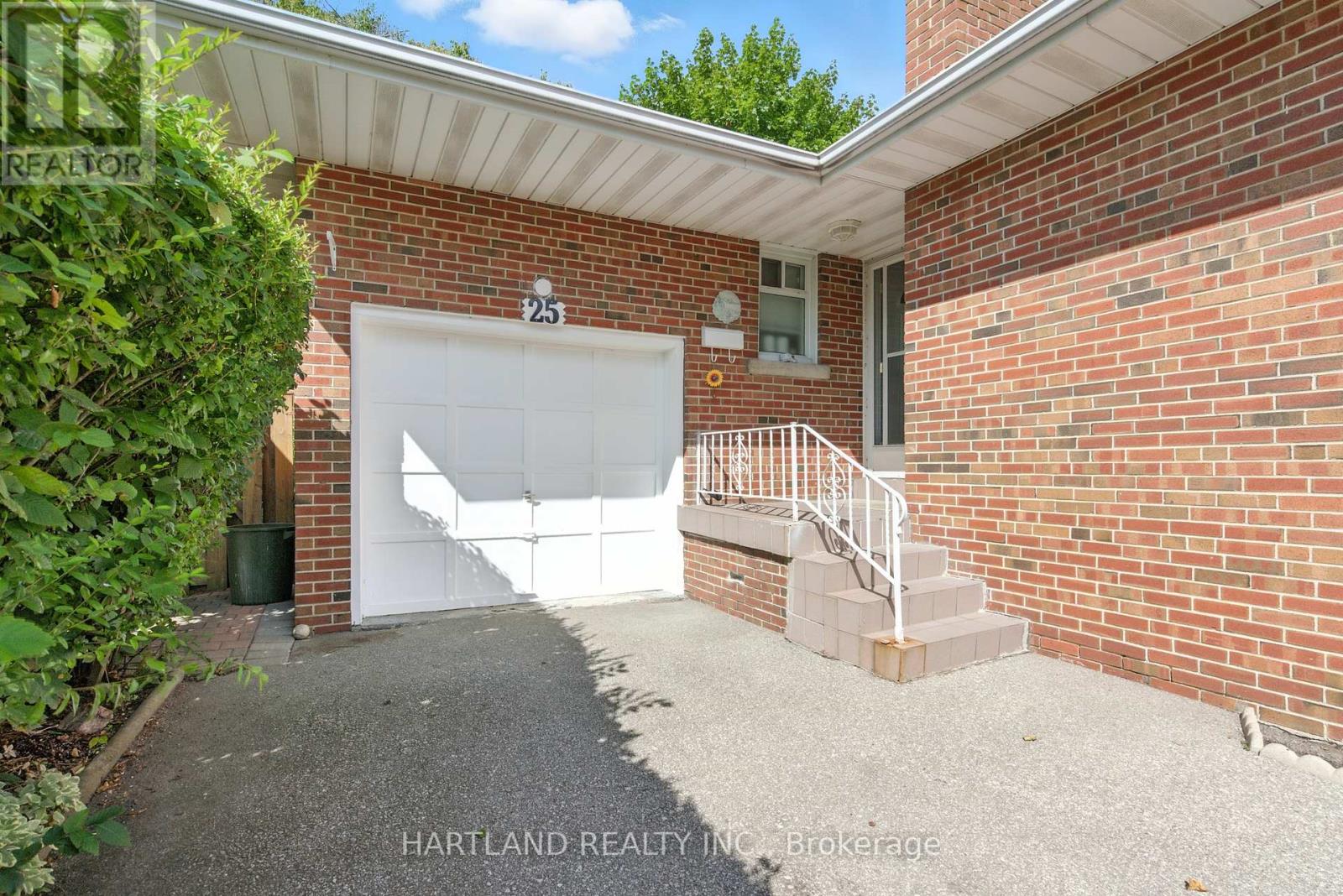25 ROWSE CRESCENT