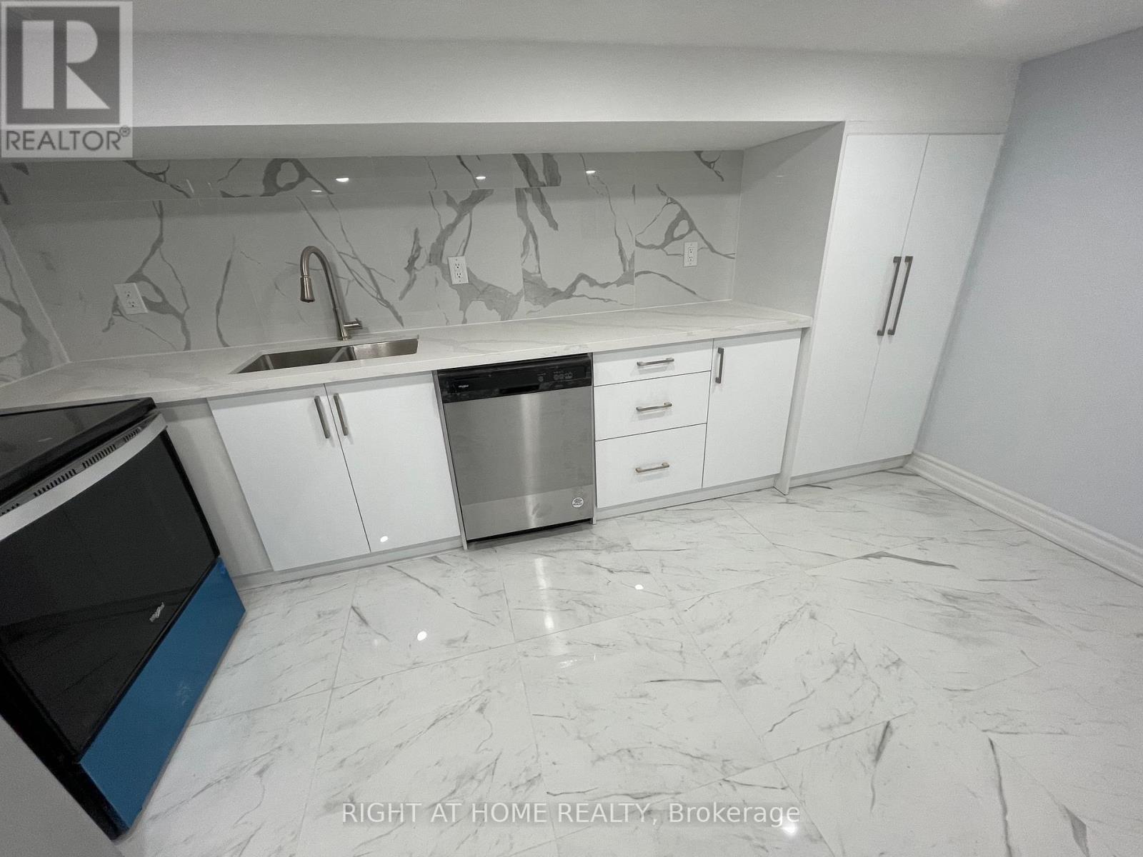 477 OSSINGTON AVENUE