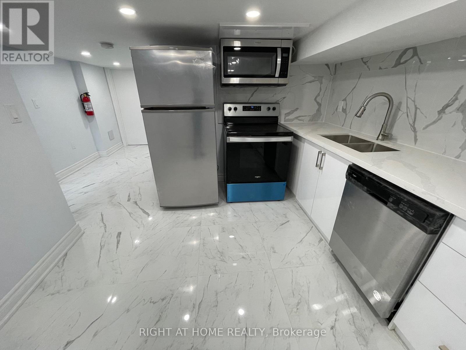 477 OSSINGTON AVENUE