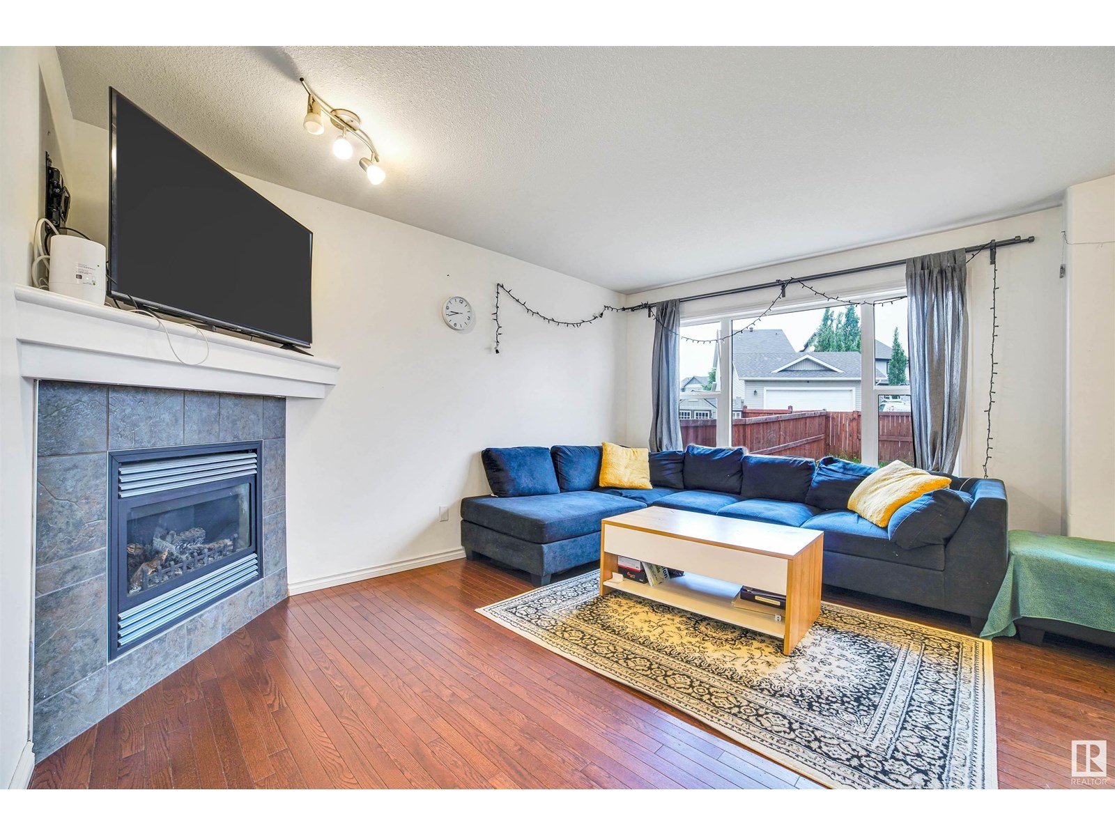 3019 22 AV NW