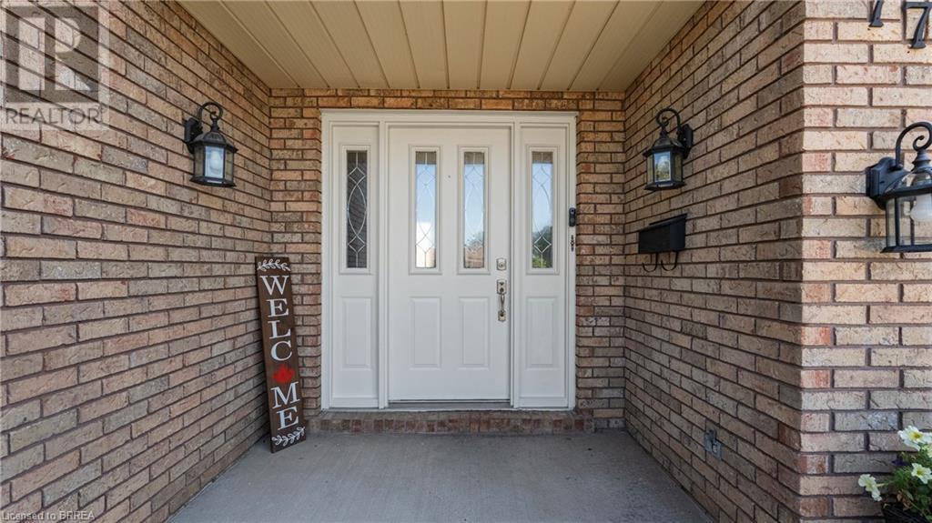 77 LUDLOW Crescent