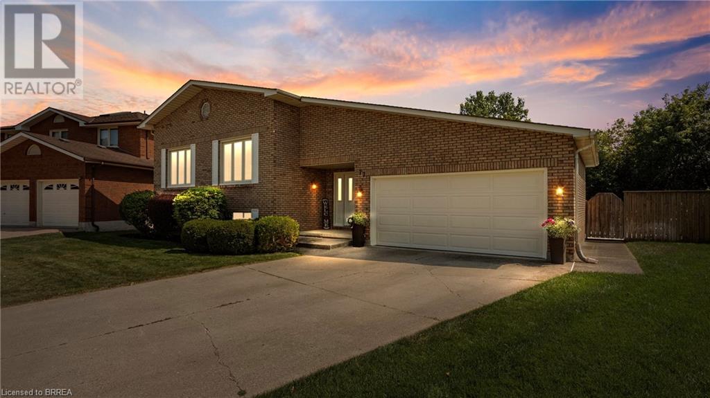 77 LUDLOW Crescent