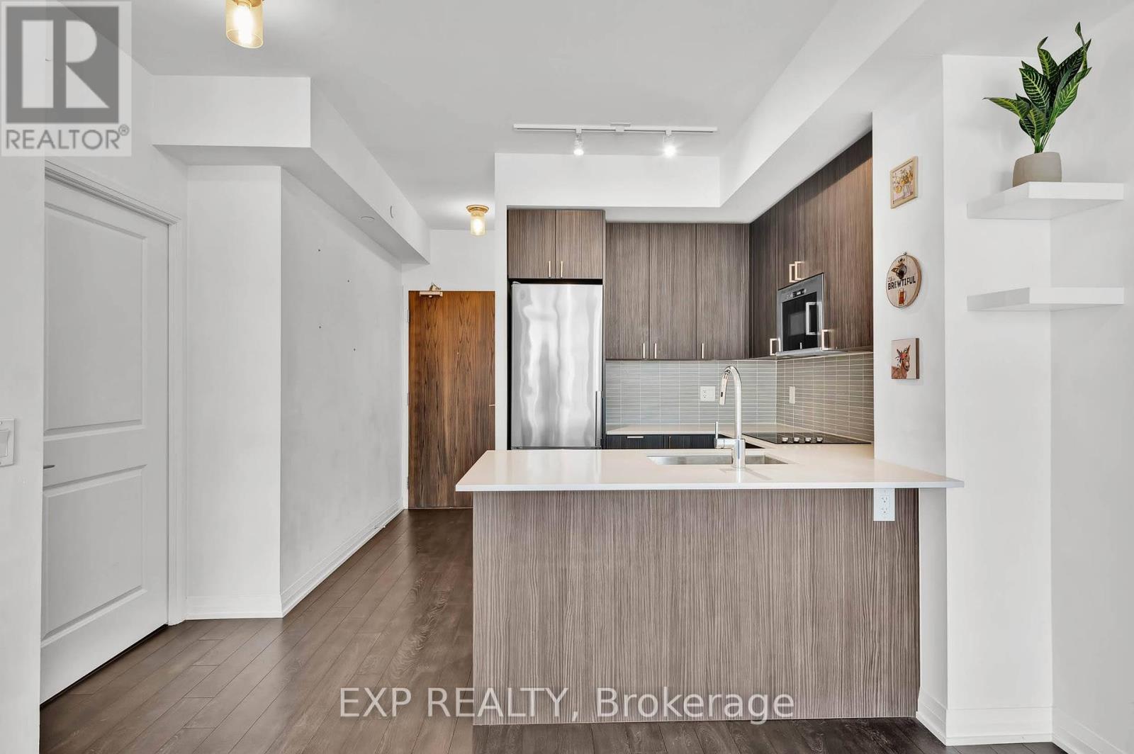 727 - 99 EAGLE ROCK WAY