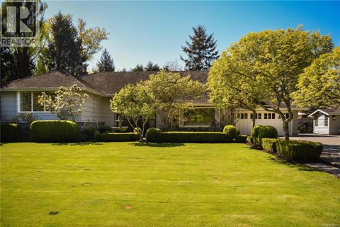 3270 Beach Dr Oak Bay BC V8R6M1