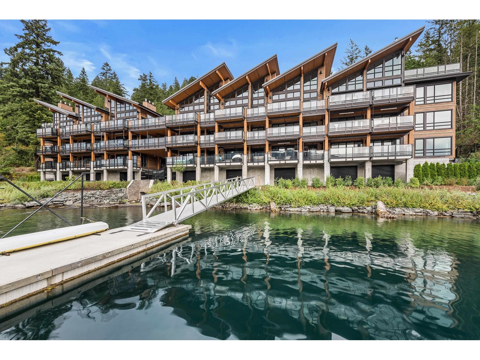 102 3175 COLUMBIA VALLEY ROAD|Cultus Lake North