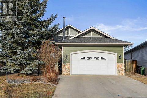 340 Highland Circle Strathmore AB T1P1V5