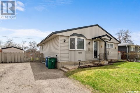 1269 Grace STREET Moose Jaw SK S6H3C6
