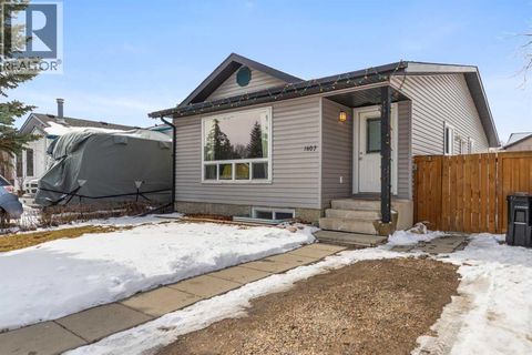 1607 Summerfield Boulevard Airdrie AB T4B1C7