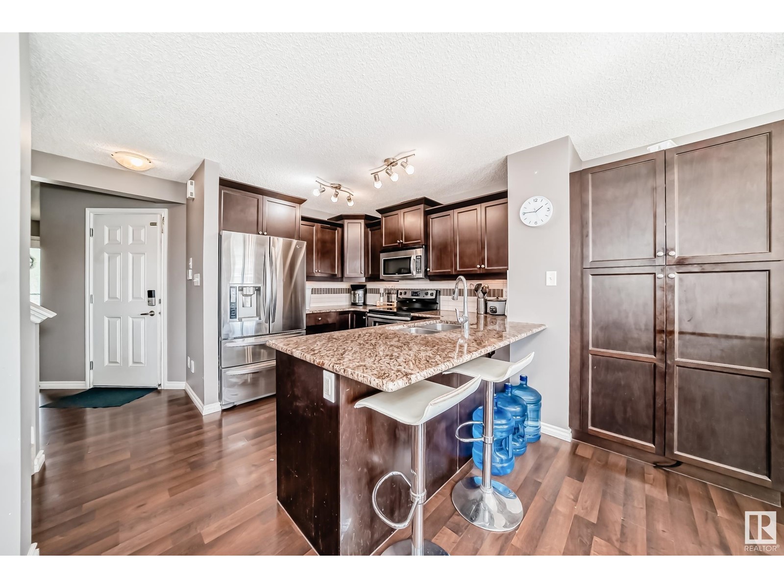 2909 18A AV NW