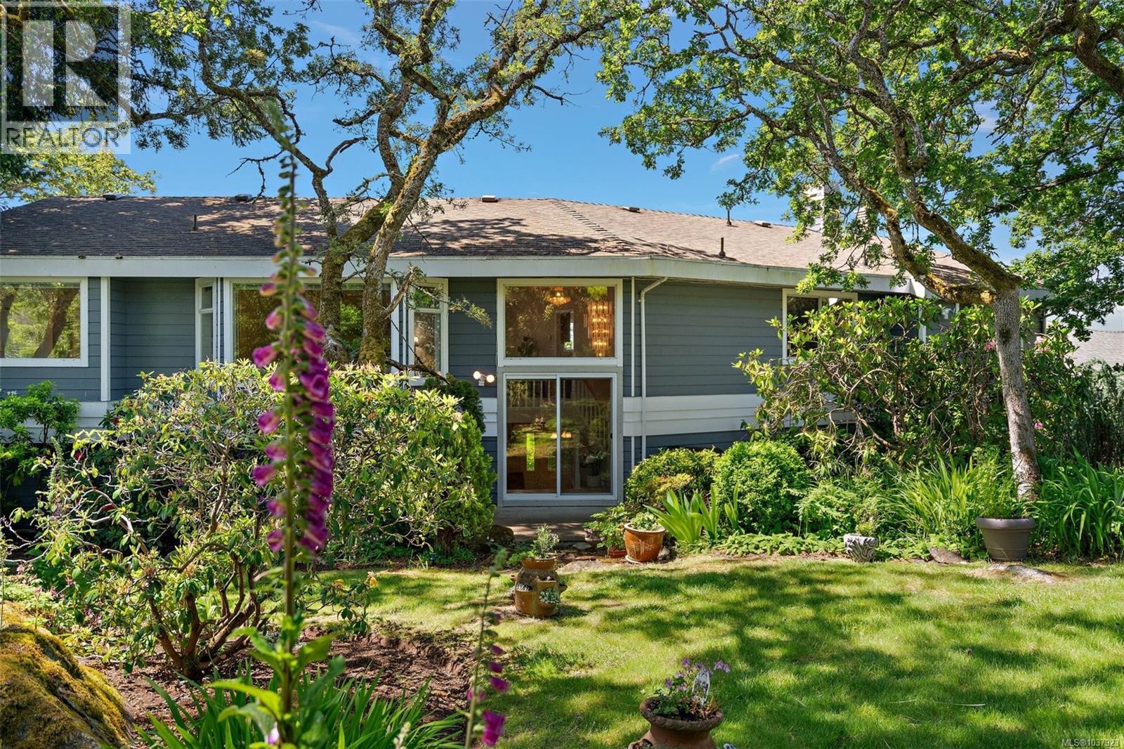 858 Maltwood Terr