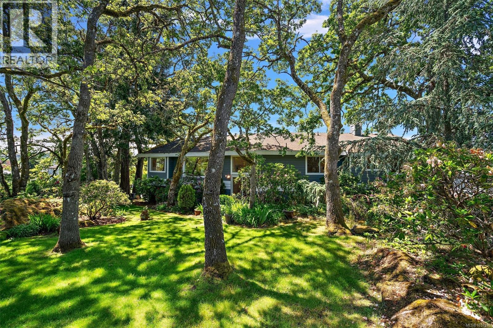 858 Maltwood Terr