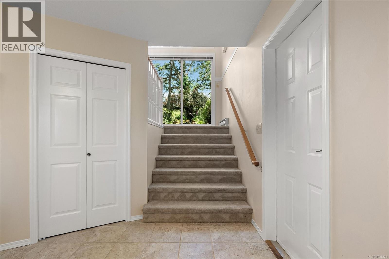 858 Maltwood Terr