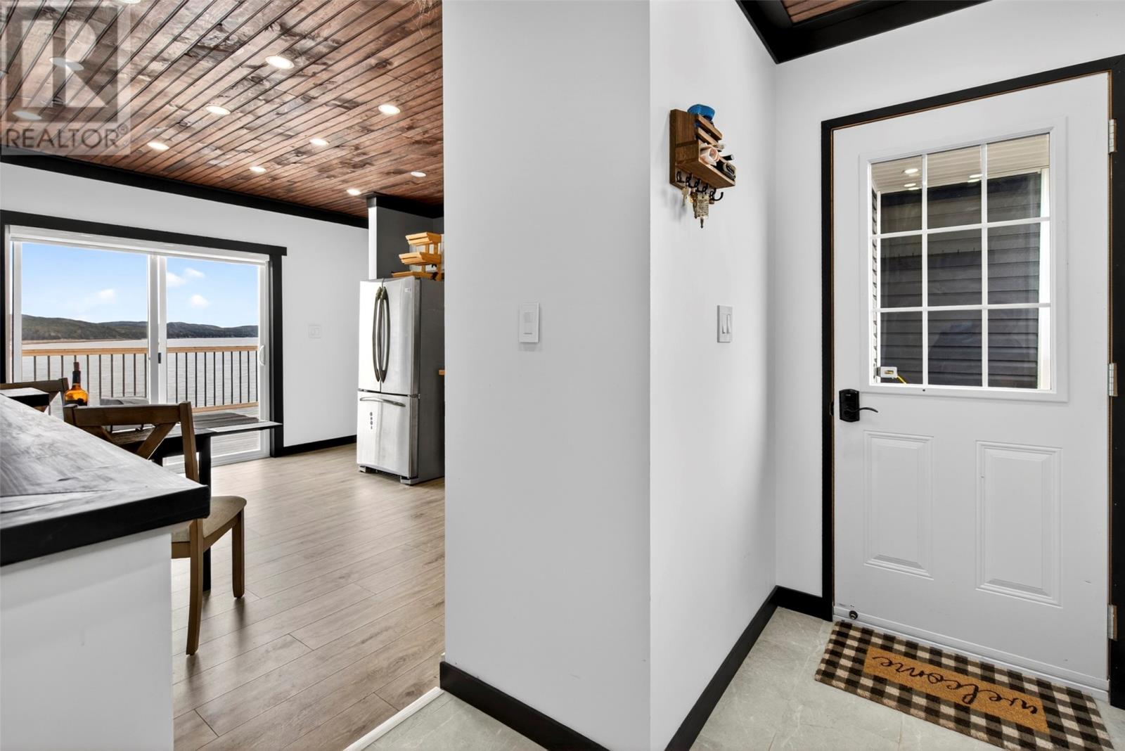 14 Tacks Beach Place