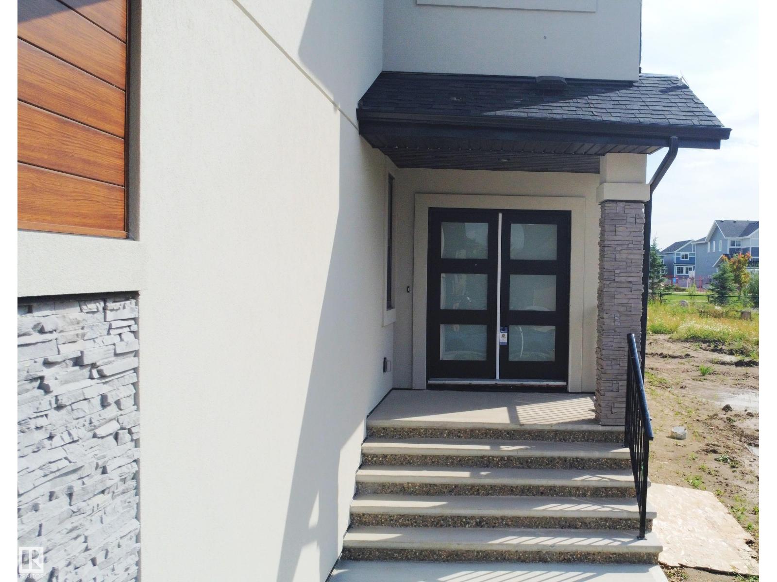 165 Edgewater Cir