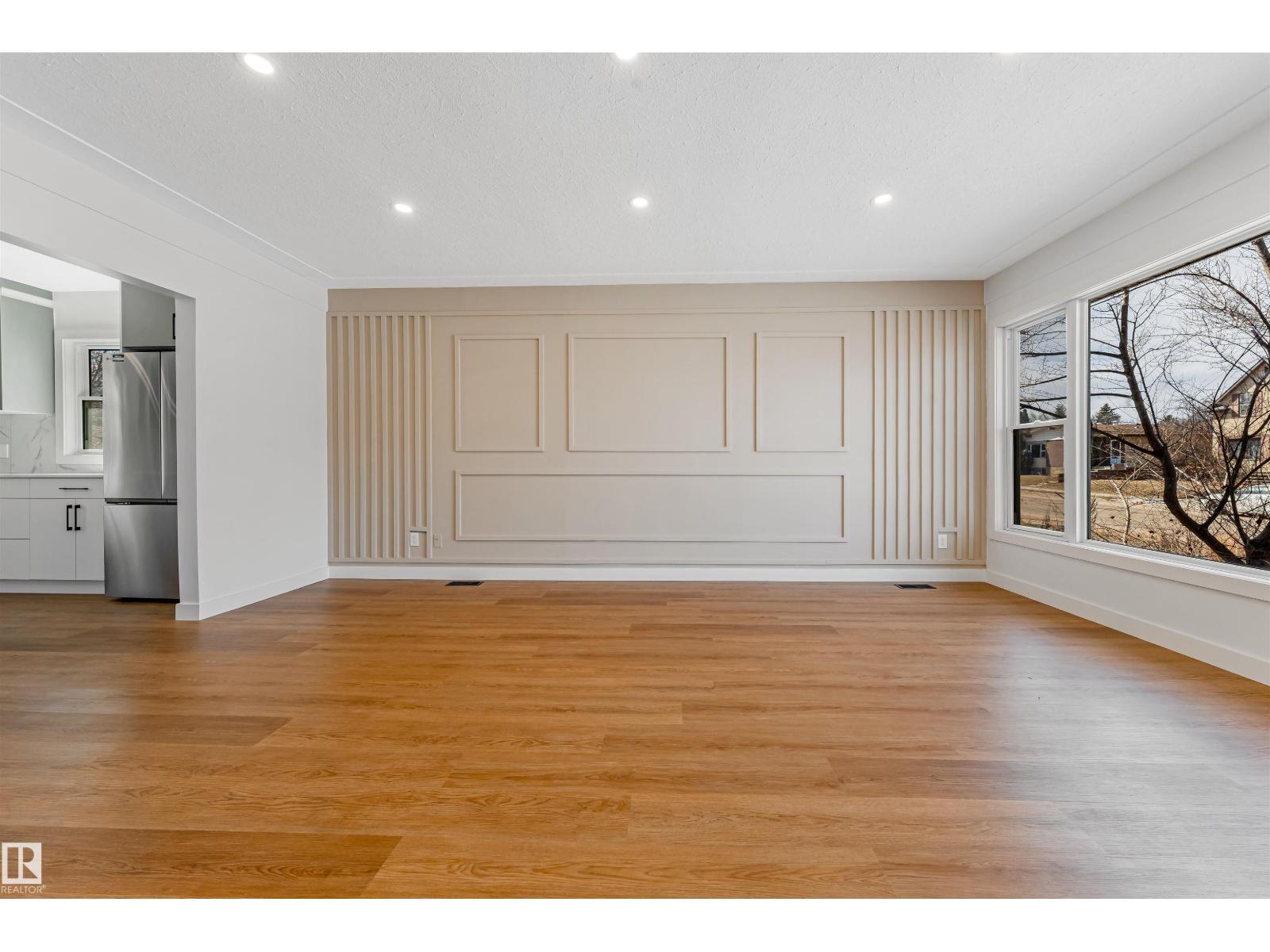 12033 54 ST NW
