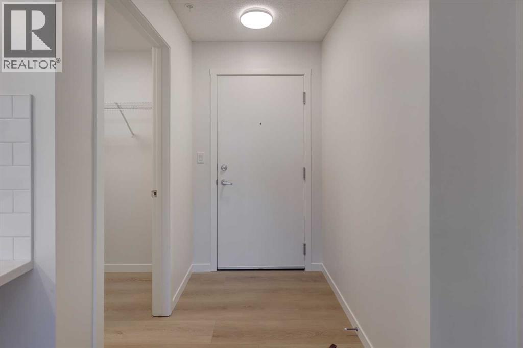 118, 245 Edith Place NW