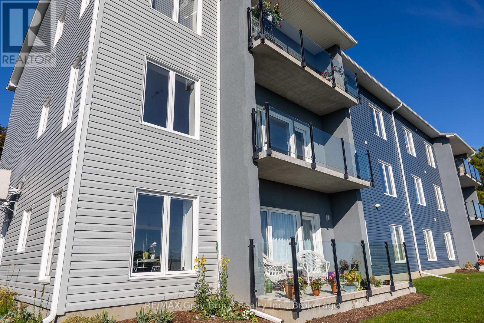 21 - 2347 3RD AVENUE W