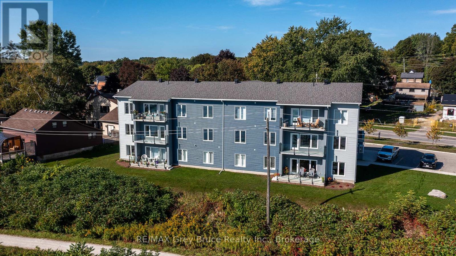 21 - 2347 3RD AVENUE W