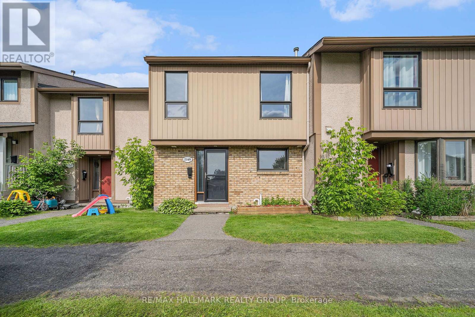 2169 STONEHENGE CRESCENT