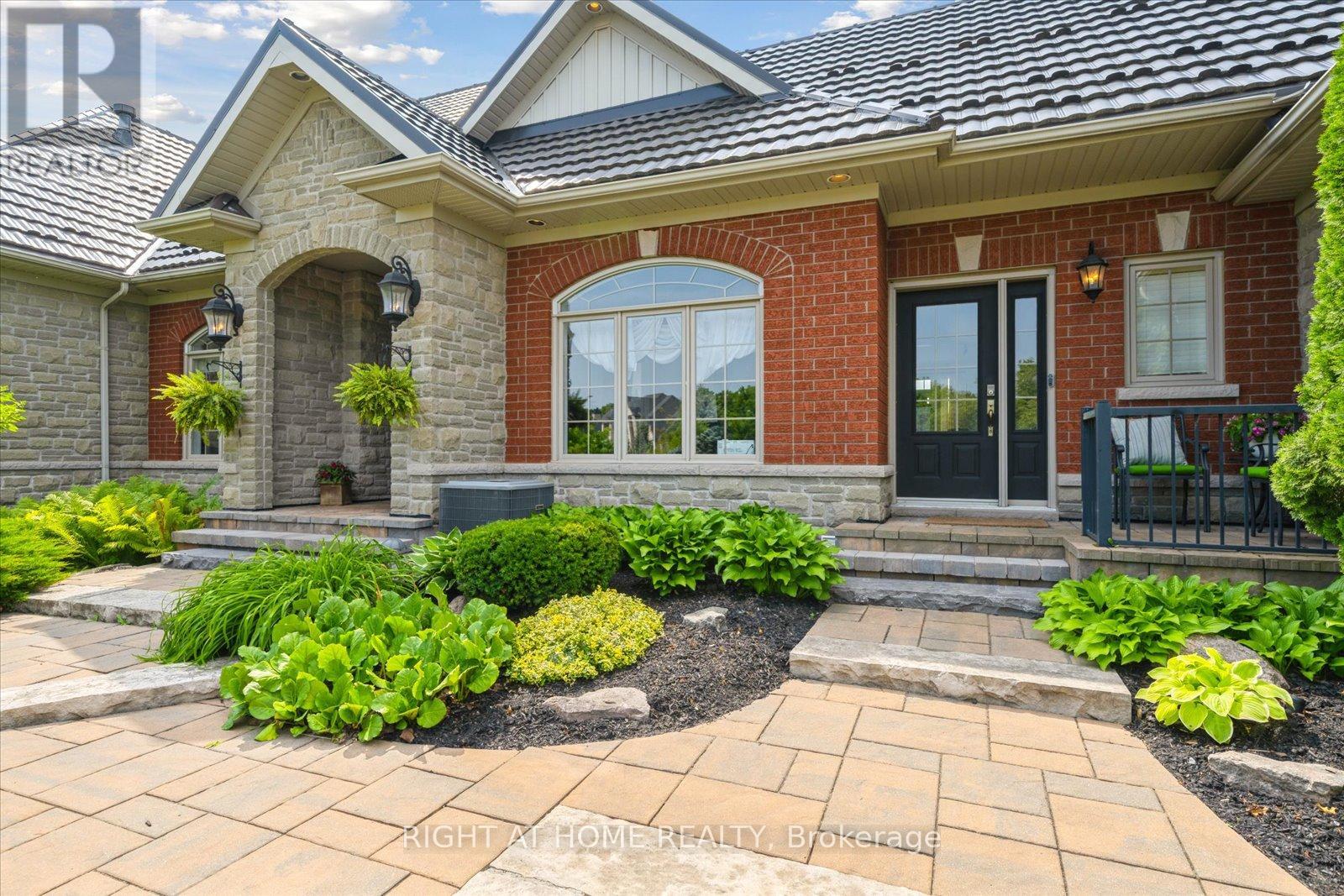 7 CLYDE COURT
