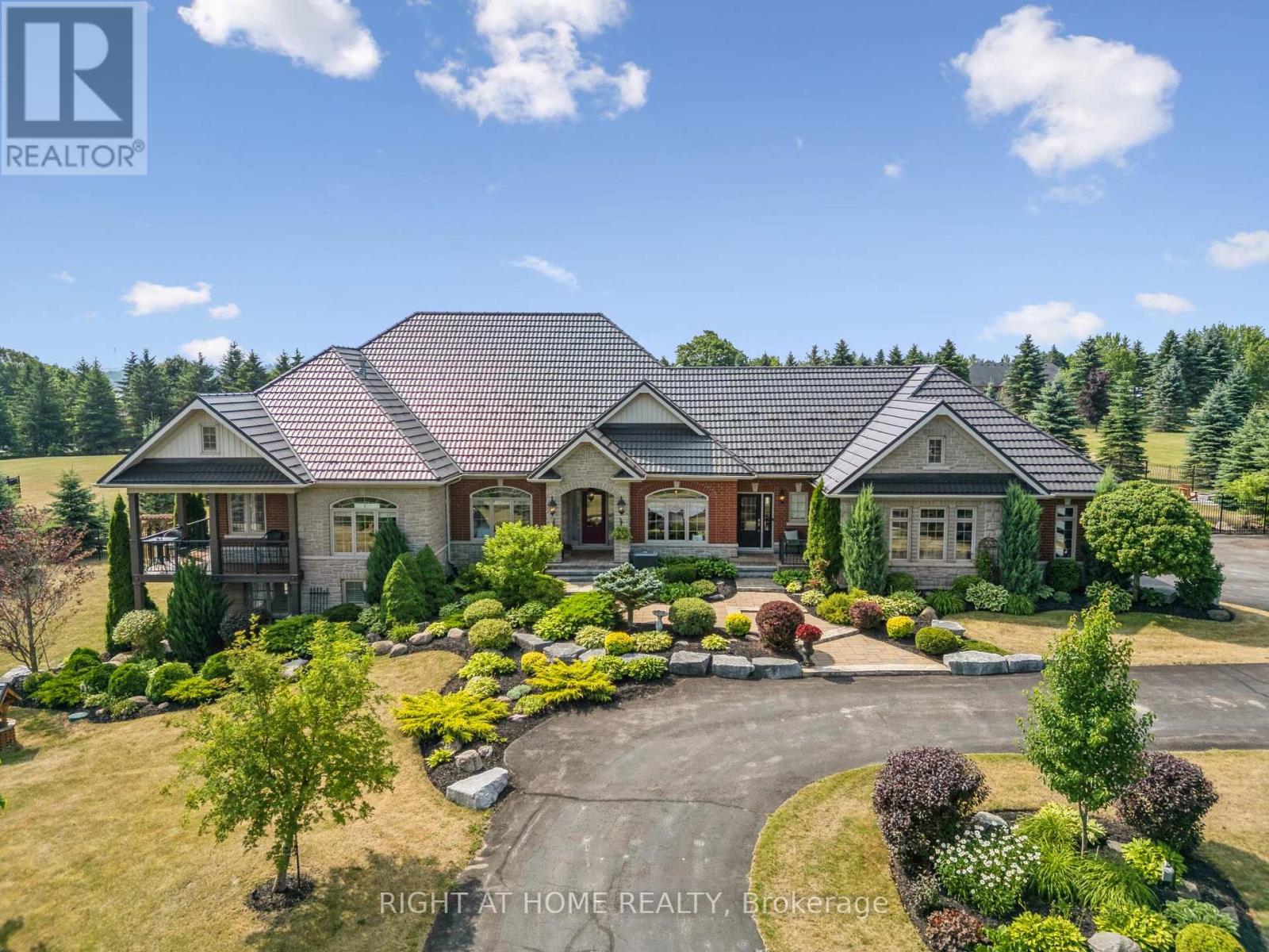 7 CLYDE COURT