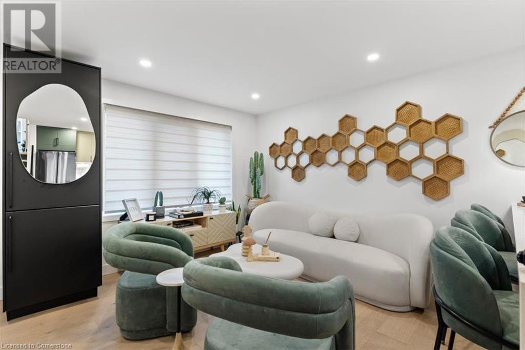 605 PINEROW Crescent Unit# B