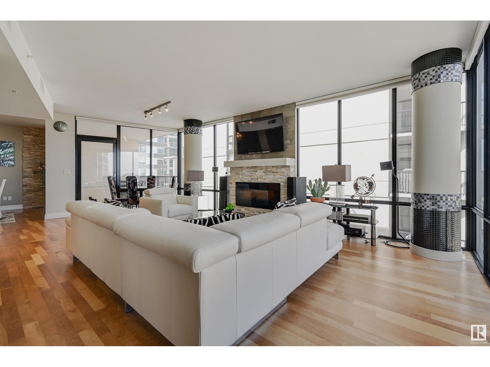 #802 10028 119 ST NW