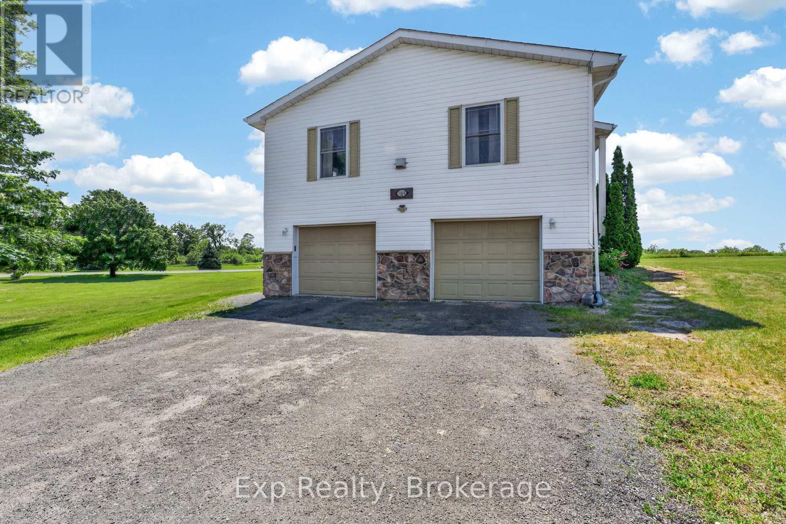 1004 VILLAGE VIEW LANE